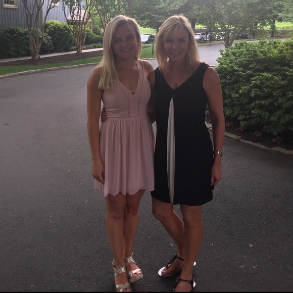 BCBGeneration blush cocktail dress size 6. - Picture 2 of 3